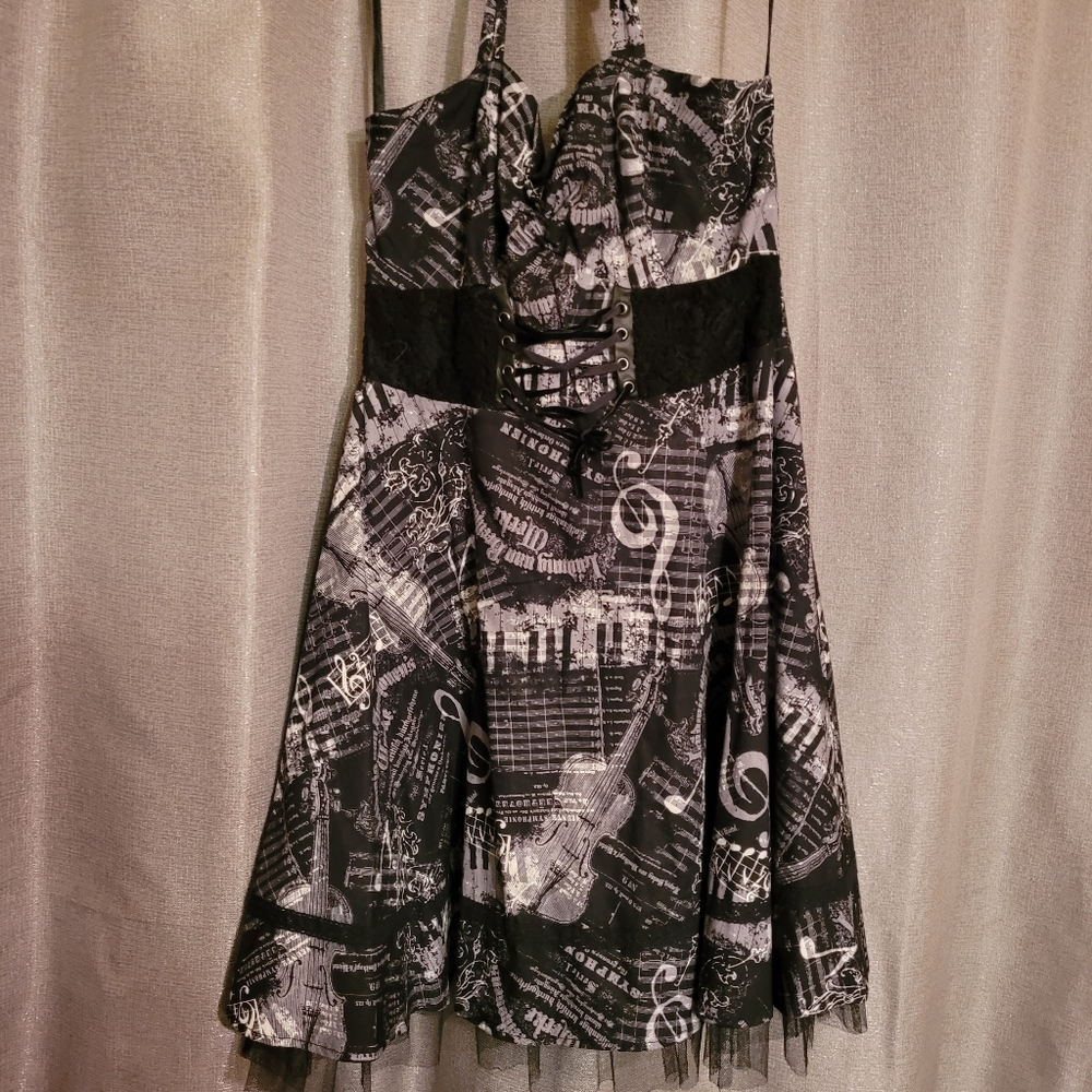 Hot topic music note dress size XL